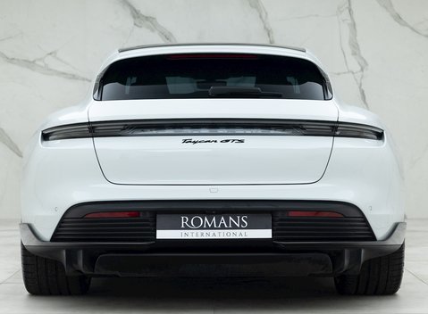 Porsche Taycan GTS Sport Turismo 5