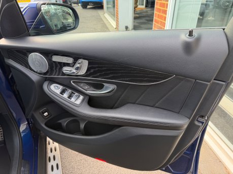 Mercedes-Benz GLC 3.0 GLC350d V6 AMG Line (Premium Plus) SUV 5dr Diesel G-Tronic 4MATIC 26