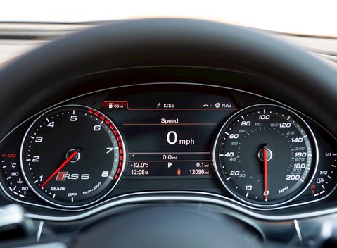 Audi RS6 Avant Performance 18