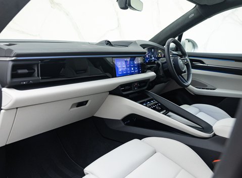 Porsche Macan Turbo Electric 15