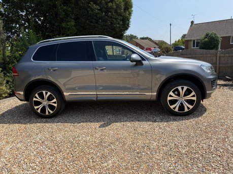 Volkswagen Touareg 3.0 TDI V6 BlueMotion Tech R-Line Tiptronic 4WD Euro 6 (s/s) 5dr 6