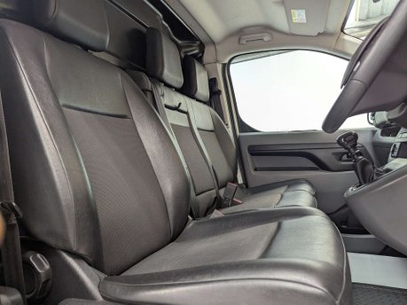Vauxhall Vivaro 1.5 Vivaro 2900 Sportive S/S 31
