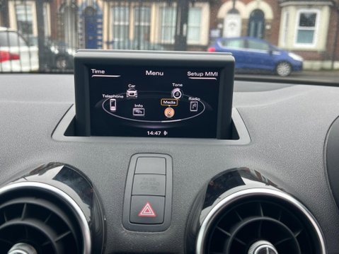 Audi A1 1.4 TFSI Black Edition S Tronic Euro 5 3dr 27