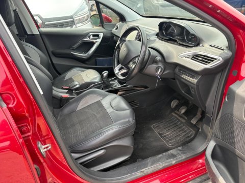 Peugeot 2008 PURETECH ALLURE 13