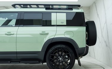 Land Rover Defender 110 75th Anniversary P400e 32