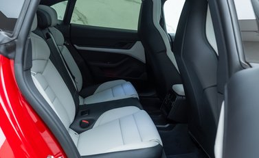 Porsche Taycan 4S SPORT TURISMO 18