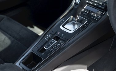 Porsche 911 Carrera GTS (991.2) 19