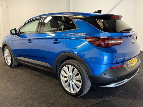 Vauxhall Grandland X 1.6 Grandland X SRi Nav Hybrid4 Auto 4WD 5dr 3