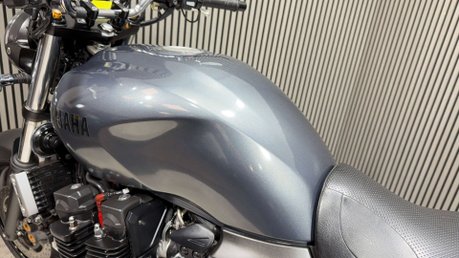 Yamaha XJR1300 RACER 2015 13K MOT MARCH 2027 WARRANTY MUSCLE BIKE 17