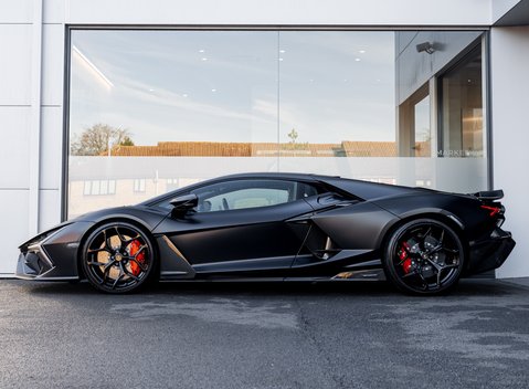 Lamborghini Revuelto 3