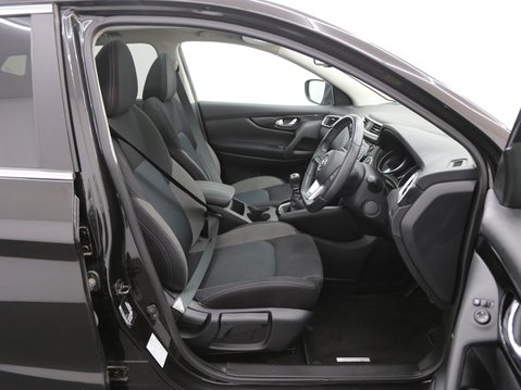 Nissan Qashqai 1.3 DIG-T N-Connecta Euro 6 (s/s) 5dr 21