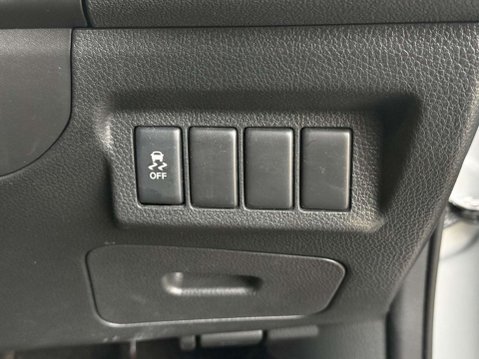 Nissan X-Trail 2.0 dCi Tekna Auto 4WD Euro 5 5dr (AVM) 81