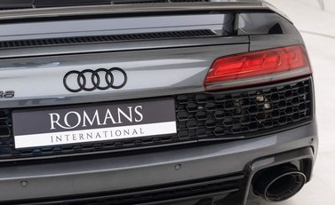 Audi R8 V10 Performance Carbon Black 21