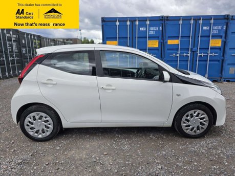 Toyota Aygo 1.0 VVT-i x-play Hatchback 5dr Petrol x-shift Euro 6 (Safety Sense) (71 ps) 8