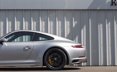 Porsche 911 Carrera GTS (991.2) 27
