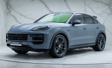 Porsche Cayenne TURBO E-HYBRID Coupe with GT Package 1