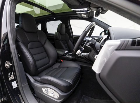 Porsche Cayenne Turbo S 10