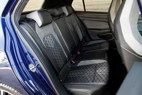 Volkswagen Golf R-LINE TSI 40