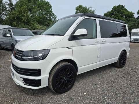 Volkswagen Campervan Summers Day Campers 17