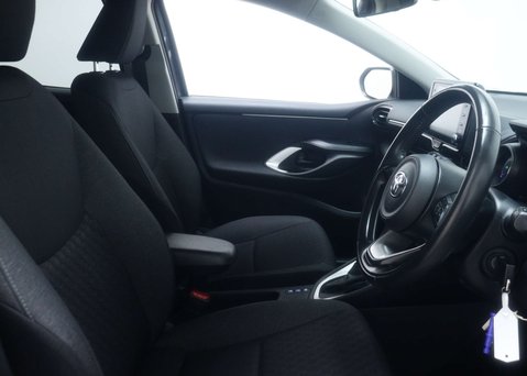 Toyota Yaris 1.5 Yaris Design HEV CVT 5dr 41