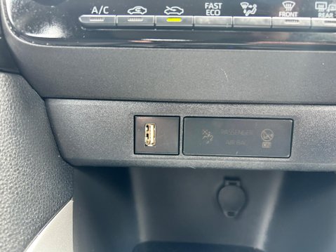 Toyota Yaris ICON FHEV 27