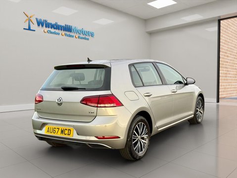 Volkswagen Golf 1.0 TSI BlueMotion Tech SE Nav Euro 6 (s/s) 5dr 10