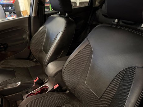 Ford Fiesta 1.0T EcoBoost Titanium X Euro 5 (s/s) 5dr 32