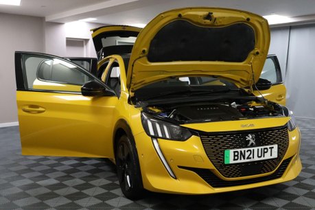 Peugeot e-208 GT PREMIUM 16