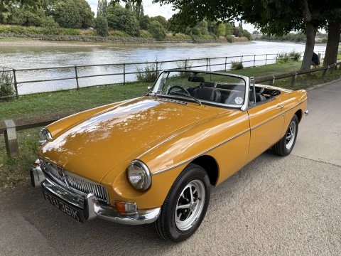 MG B ROADSTER 3