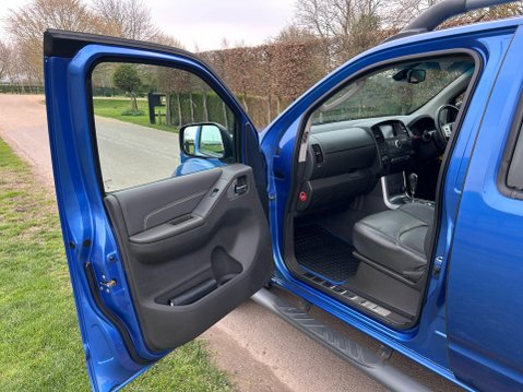 Nissan Navara 2.5 dCi Tekna Auto 4WD Euro 5 4dr 28