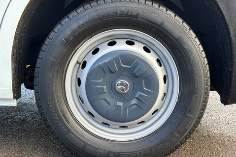 Vauxhall Movano F3500 125 ps Cdti Luton with Tail Lift & Air Con - Direct from MOD 27