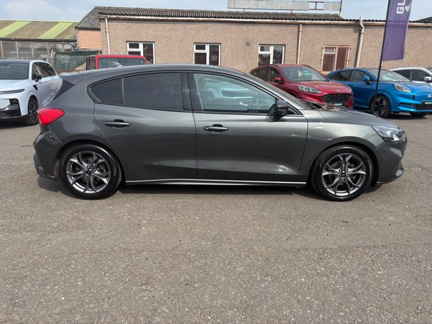Ford Focus ST-LINE 9