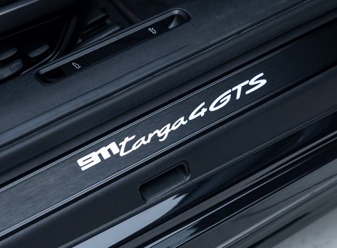 Porsche 911 Targa 4 GTS (992) 32