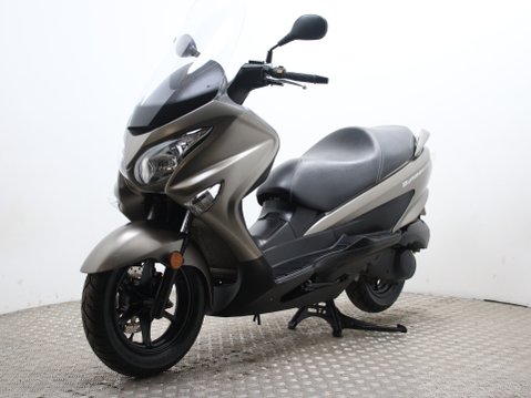 Suzuki Burgman 200 UH 200 AL7 6