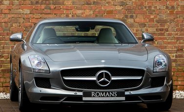 Mercedes-Benz SLS AMG 1