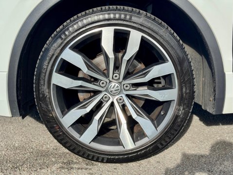 Volkswagen Tiguan 2.0 TDI BlueMotion Tech R-Line Euro 6 (s/s) 5dr 24