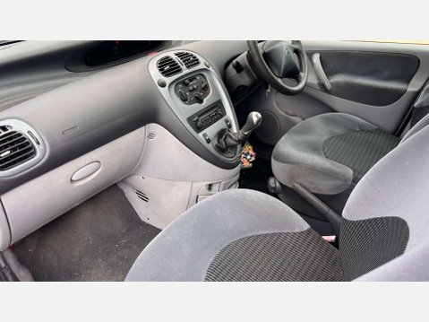 Citroen Xsara Picasso 1.8i 16V Desire MPV 5dr Petrol Manual (184 g/km, 117 bhp) 8