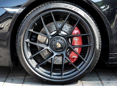 Porsche 911 (991.2) Targa 4 GTS 12