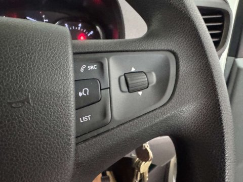 Vauxhall Vivaro 1.5 Vivaro F2900 Dynamic S/S 12