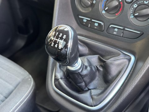 Ford Grand Tourneo Connect 1.5 TDCi Titanium Euro 6 (s/s) 5dr 29