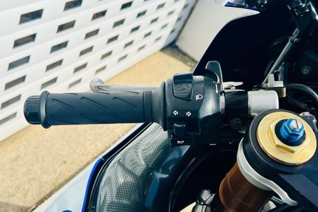 Suzuki GSX-R GSXR 1000 K1 12
