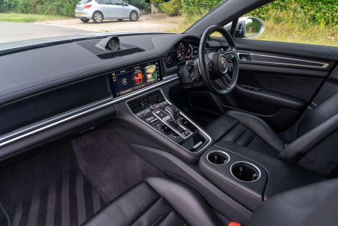 Porsche Panamera 4 E-Hybrid Platinum Edition 8
