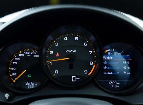 Porsche 718 Cayman GT4 15