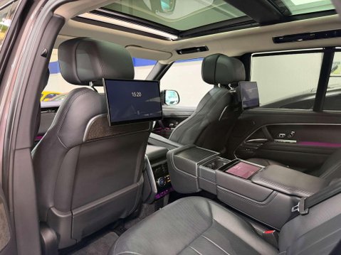 Land Rover Range Rover 4.4 P530 V8 First Edition SUV 5dr Petrol Auto 4WD Euro 6 (s/s) (530 ps) 32