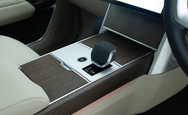 Land Rover Range Rover P460e SE 21