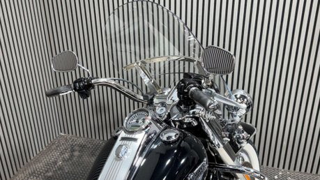 Harley-Davidson Touring 1690 FLHRC ROADKING CLASSIC 2012, MANY EXTRAS, LONG MOT 15