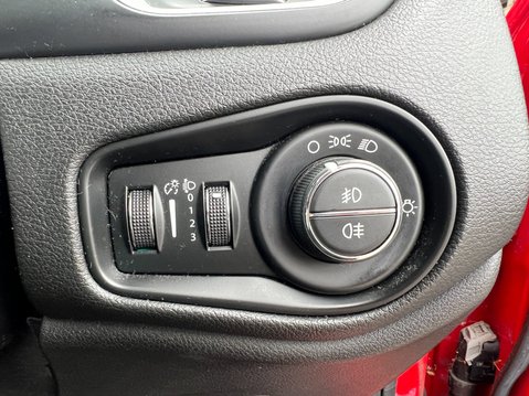 Jeep Renegade (Sold) 1.4T MultiAirII Longitude SUV 5dr Petrol DDCT Euro 6 (s/s) (140 ps) 24