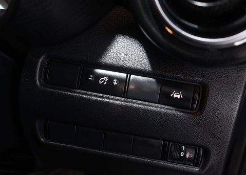 Nissan Juke 1.6 Juke N-Connecta HEV CVT 5dr 35