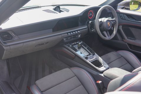 Porsche 911 CARRERA 4 GTS CONVERTIBLE 8