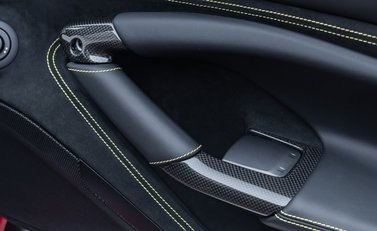 Ferrari F8 Spider 34